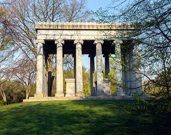 Graceland Cemetery monumnent photo