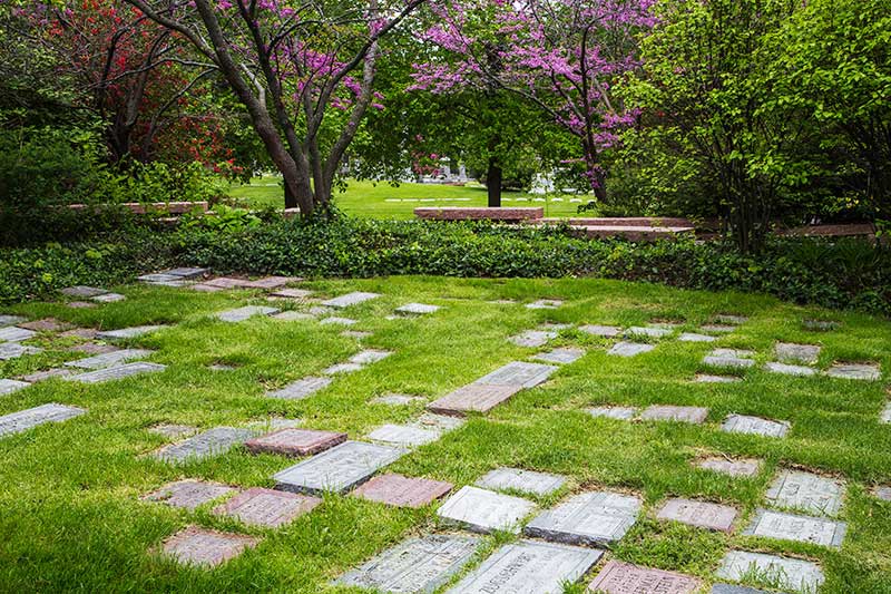 Graceland Cemetery in-ground inurnment photo